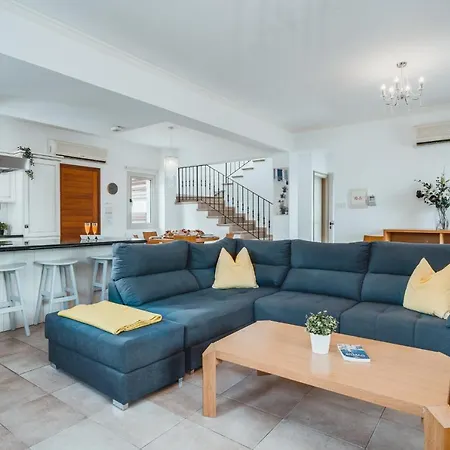 Villa Lindos Paralimni