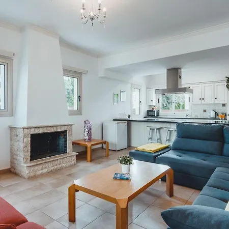 Lindos Villa Paralimni